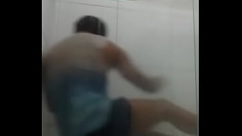 Braguianista tomando banho