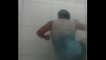 Braguianista tomando banho