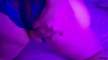 Madrasta assistindo filme pornô e se masturbando louca para dar