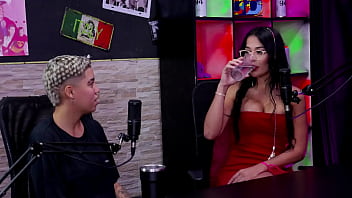 Contou como começou a 'carona do ted' tomou multa por mostrar os peitos sabe o perfil da menina e a cristal ortega fez a carona sem saber de nada binho ted ted oficial watch sheer red