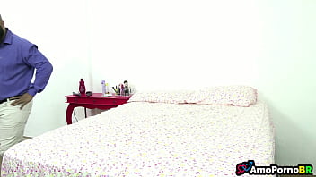 Me transformei em outro homem para minha enteada