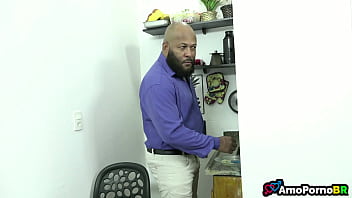 Me Transformei Em Outro Homem Para Minha Enteada thumbnail