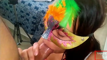 Dejo que mi hermanastro me folle como regalo de graduacion antes que lleguen mis padres