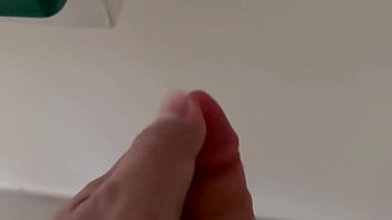 Ay padrastro no seas pervertido¡ porque no respetas mi intimidad y eyaculas en mis nalgas