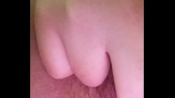 A mi amiga le encanta meterse los dedos