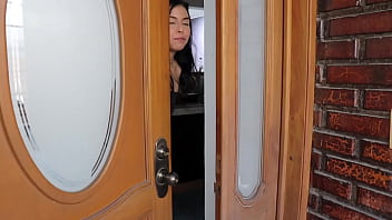 Vecina buenos dias quisiera un vasito de agua vecina que haces desnuda tu novio nos puede ver