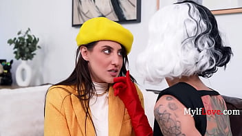 She’s begging for scissoring