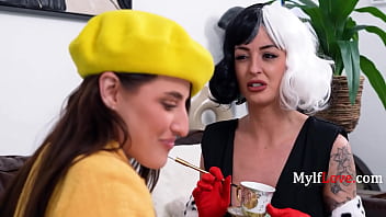 She’s begging for scissoring