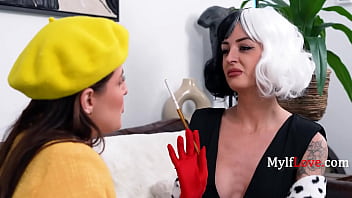 She’s begging for scissoring She’s begging for scissoring