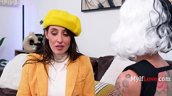 She’s begging for scissoring