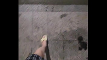 伪娘婷萱户外散步和尿尿 thumbnail