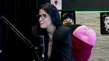 Safada faz stripper mostra os peitos e a buceta após dizer que engole e brinca com o gozo leticia braga watch sheer red