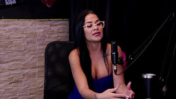 Safada faz stripper mostra os peitos e a buceta após dizer que engole e brinca com o gozo leticia braga watch sheer red