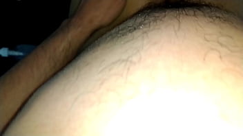 Desesperada por quedar embarazada luna invito a un fan a su casa para que la preñara con mucha leche caliente