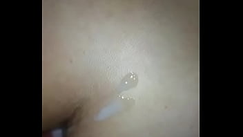 Por sus dos agujeros con gran eyaculacion en sus nalgas