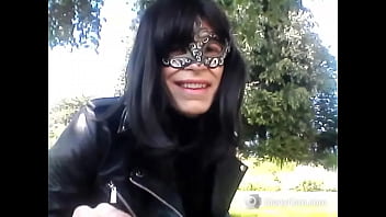 Eva Des S'offre Un Orgasme Tout Habillé thumbnail