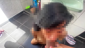 Me dejan bajo el cuidado de mi padrastro pervertido y cochino y mete su sucia verga en mi coño hasta terminar tragando su asqueroso semen cremoso y espeso