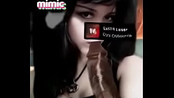 Blanca comiendose pollon