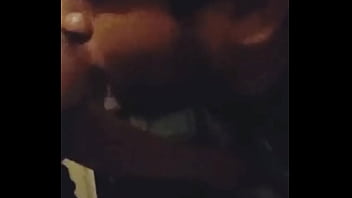 Alimentando a ternero wacho