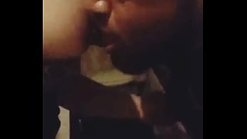 Alimentando A Ternero Wacho thumbnail