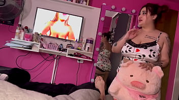 Me encanta que se hagan la paja y lo ayudo