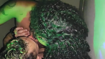 Morena fudeu no pelo na cabine da balada