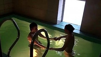 Sex with super hot girlfriend in the pool