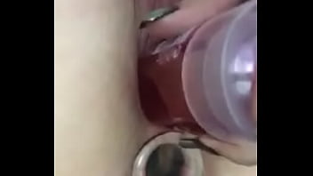 Amateur masturbation with bottle in pussy double penetration