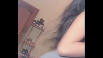 Ecuatoriana haciendo twerking