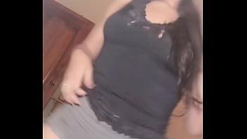 Ecuatoriana haciendo twerking