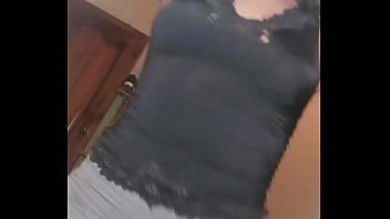 Ecuatoriana haciendo twerking