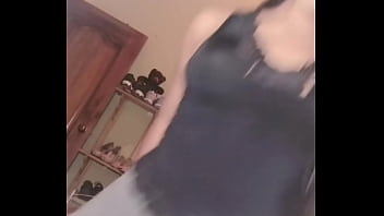 Ecuatoriana haciendo twerking