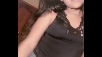 Ecuatoriana haciendo twerking