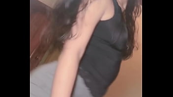 Ecuatoriana haciendo twerking