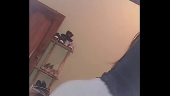 Ecuatoriana haciendo twerking