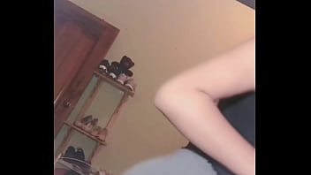 Ecuatoriana haciendo twerking