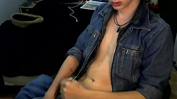 Lek 18 Anos Já Gozando Muito Na Webcam Naquela Punhetinha Matinal thumbnail