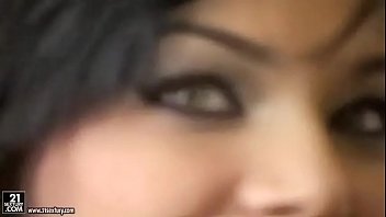 Gostosa Sentando thumbnail