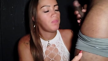 Negão broxa com a priscila diabinha e o câmera fudeu essa gostosa