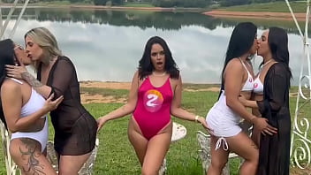 Oque elas fizeram foi incrível tarde gostosa demais