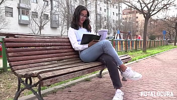 Putalocura joven tetona alice biancci folla con torbe para que guarde su secreto