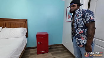 Cute blonde kiwi girlie gets her twat licked and fucked by rome major