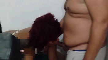 Encontro entre famílias vira uma orgia generalizada