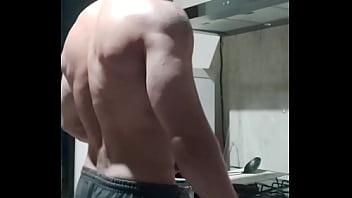 Homem na cozinha carlos simões