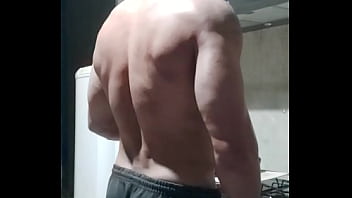 Homem na cozinha carlos simões