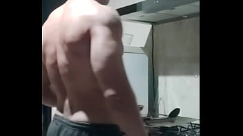 Homem na cozinha carlos simões