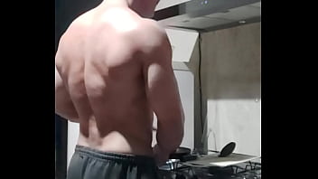 Homem na cozinha carlos simões