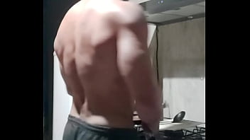 Homem na cozinha carlos simões