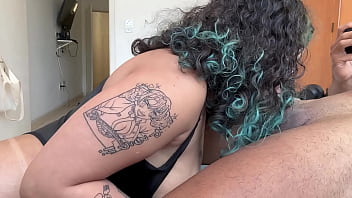 A musa haira farid dando o cuzinho e levando leite pela primeira vez