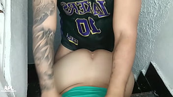 Me folle a esta puta caliente en las gradas de mi casa me gusta ver como su gran culo se mueve dentro de mi polla dura parte 2